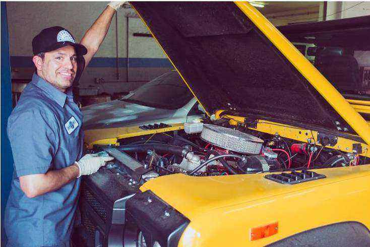 Technicus controleert airco
